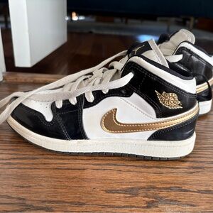 Nike Air Jordan Mid, size 2.5 youth, Black and Gold